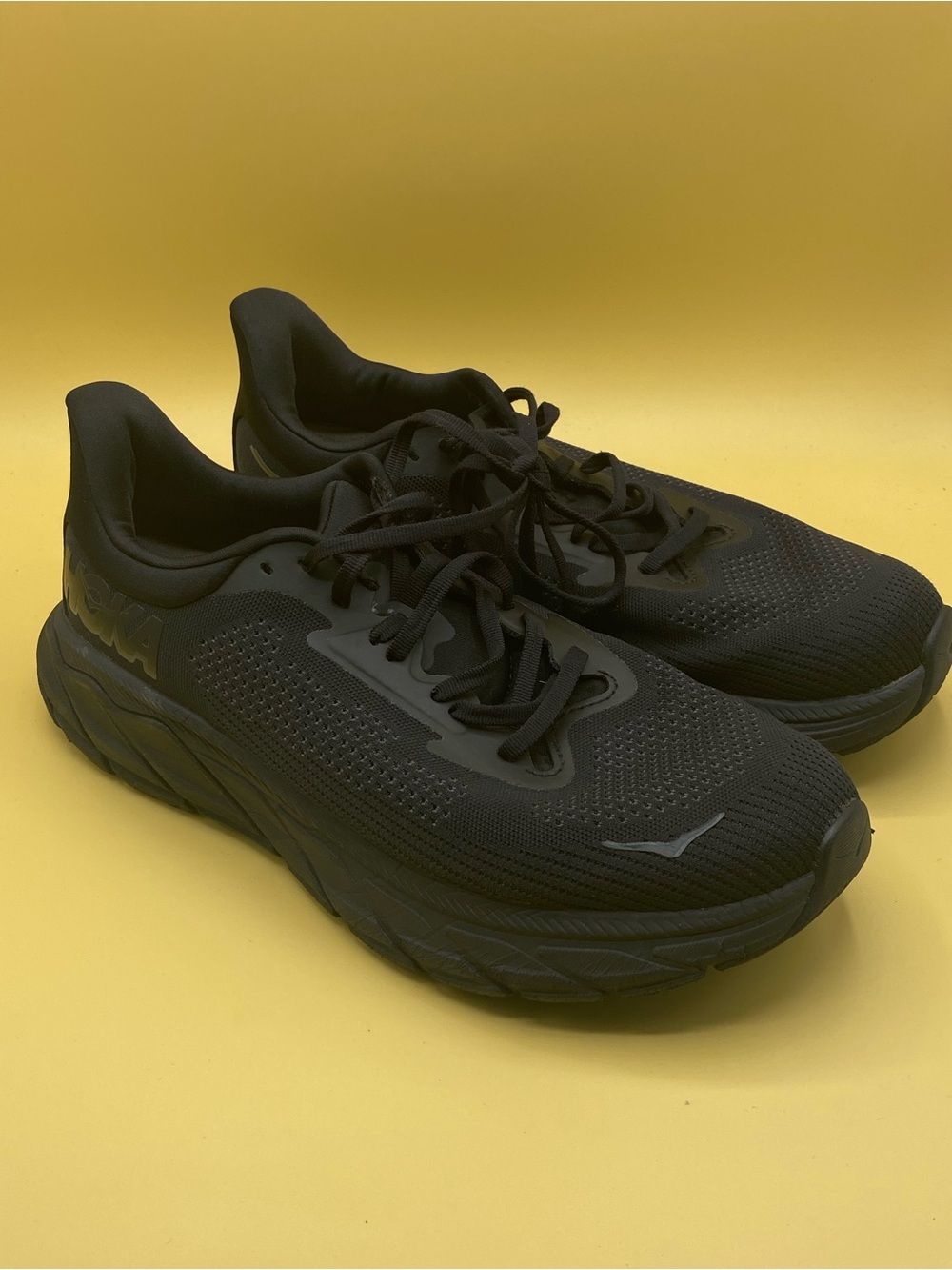 Hoka One One Arahi 7 "Triple Black"